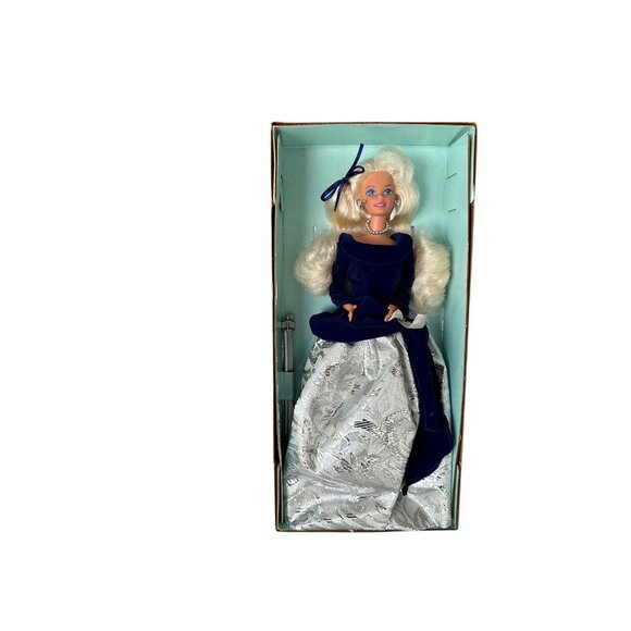 MATTEL 1995 Winter Velvet Avon Exclusive Barbie Blonde Doll NEW NIB - Picture 4 of 6
